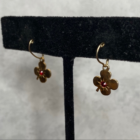 Vintage Japan Gold Flower w/Red Crystal Screw Back - Picture 2 of 7